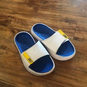 Steph Curry slides